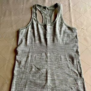NWOT lululemon swiftly tech tank size 8 green/white heathered